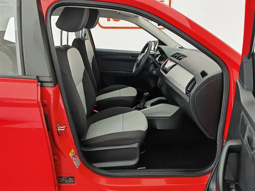 Škoda Fabia 2017 1.4L Auto Car Enjoy Edition фото 23
