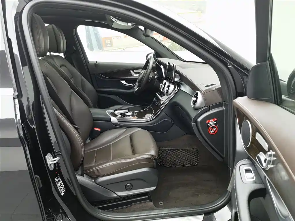 Mercedes-Benz GLC 2018 Facelift GLC 260 4MATIC Luxury фото 23