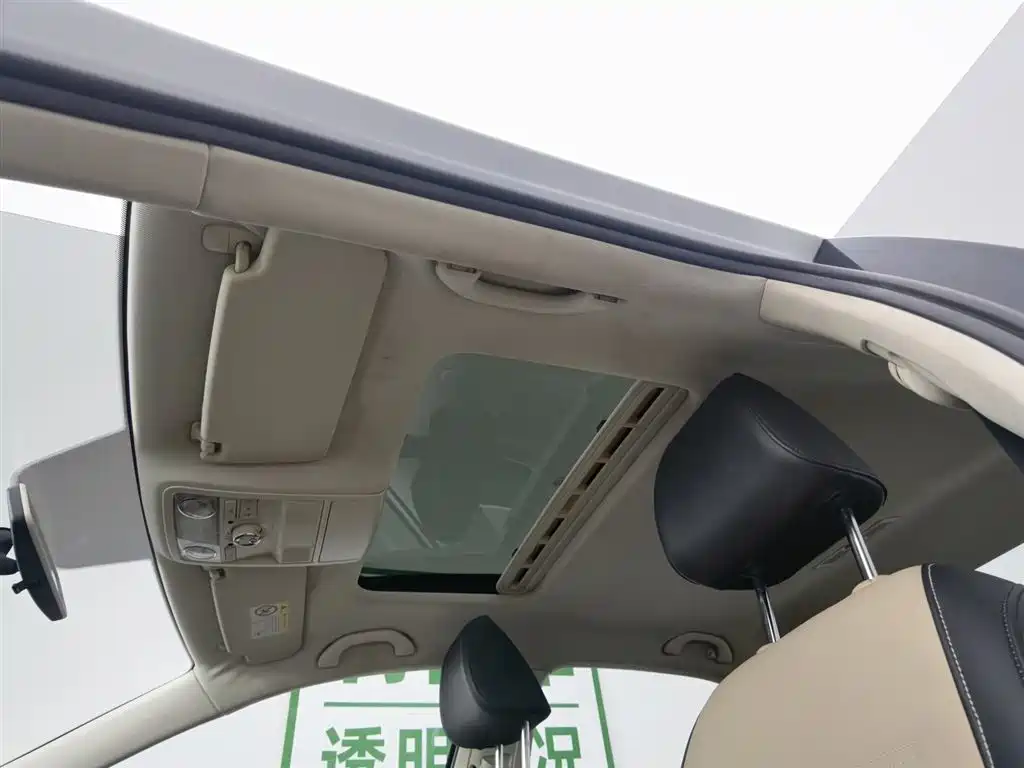 Volkswagen Sagitar 2015 1.6L Manual Comfort фото 14