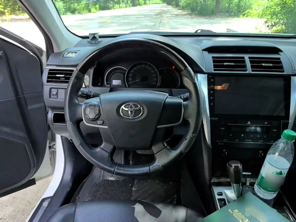 Фото 11 - Toyota Camry