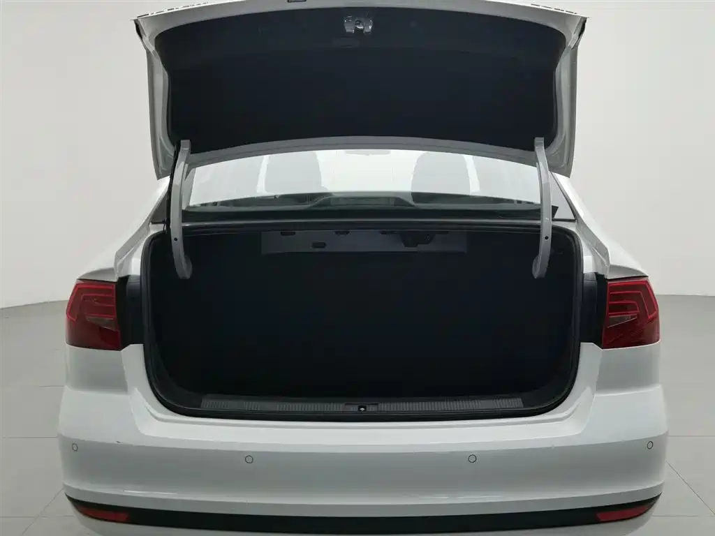 Volkswagen Bora 2018 1.5L Manual Fashion фото 16