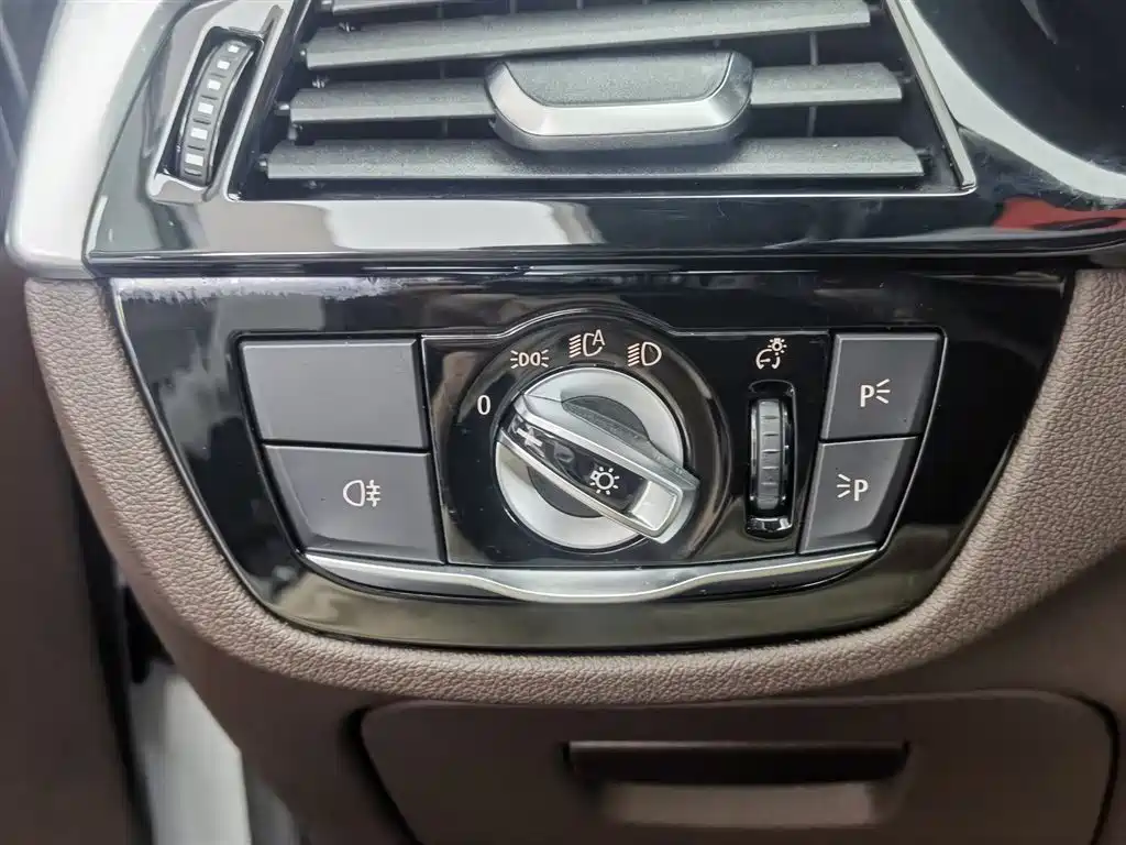 BMW 5 Series 2021 530Li Leading M Sport Package фото 21