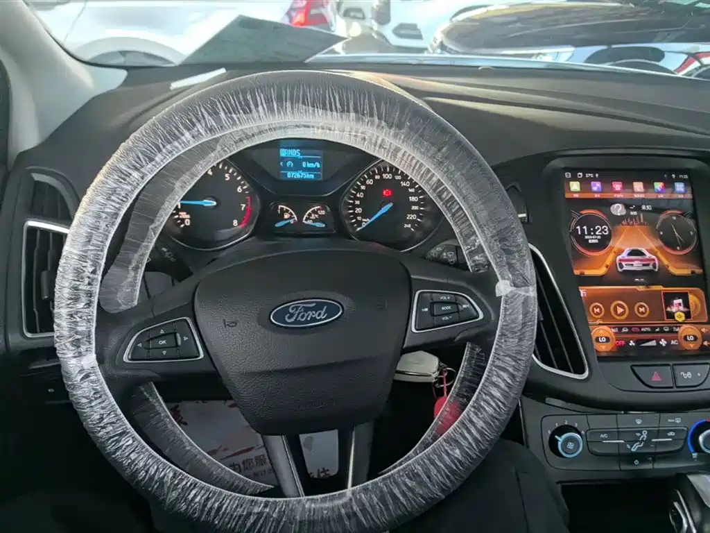 Фото 10 - Ford Focus