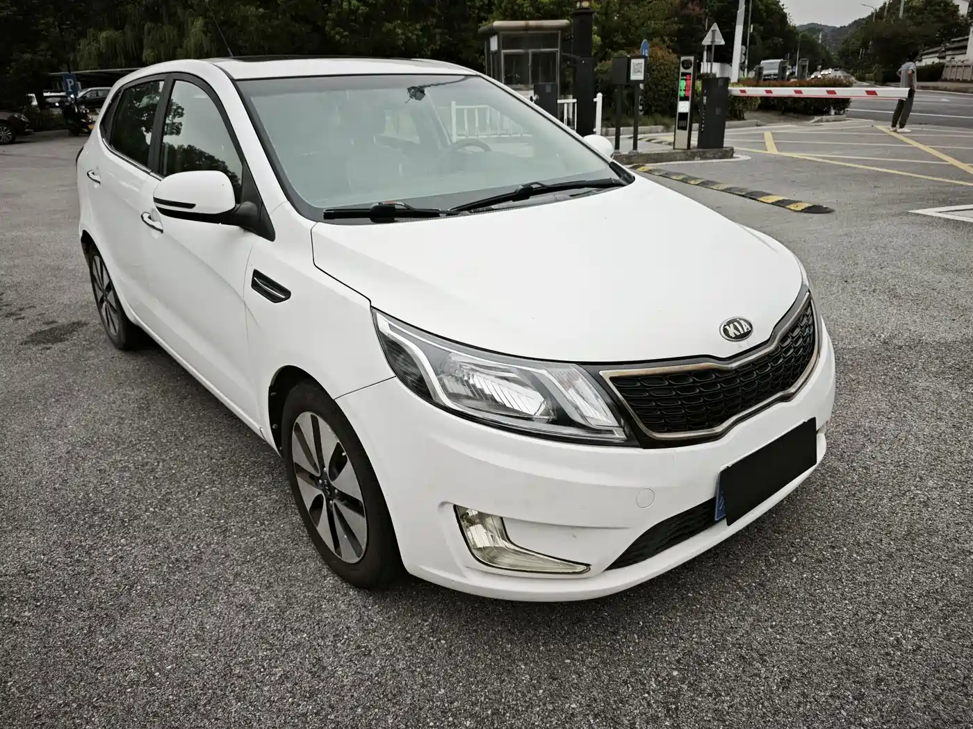 Photo 3 - Kia K2