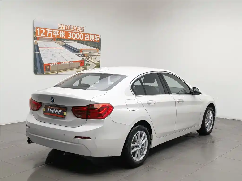 BMW 1 Series 2018 118i Fashion Edition фото 2