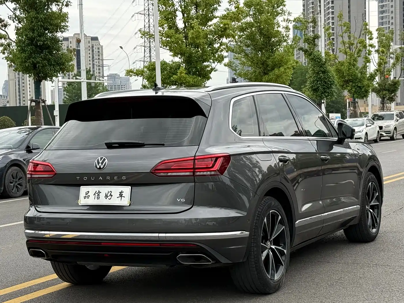 VOLKSWAGEN TOUAREG