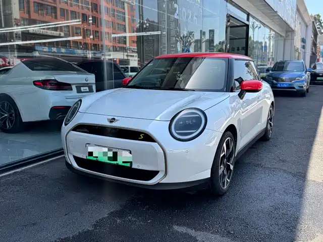  MINI Electric MINI COOPER 2024 452km COOPER SE Artist