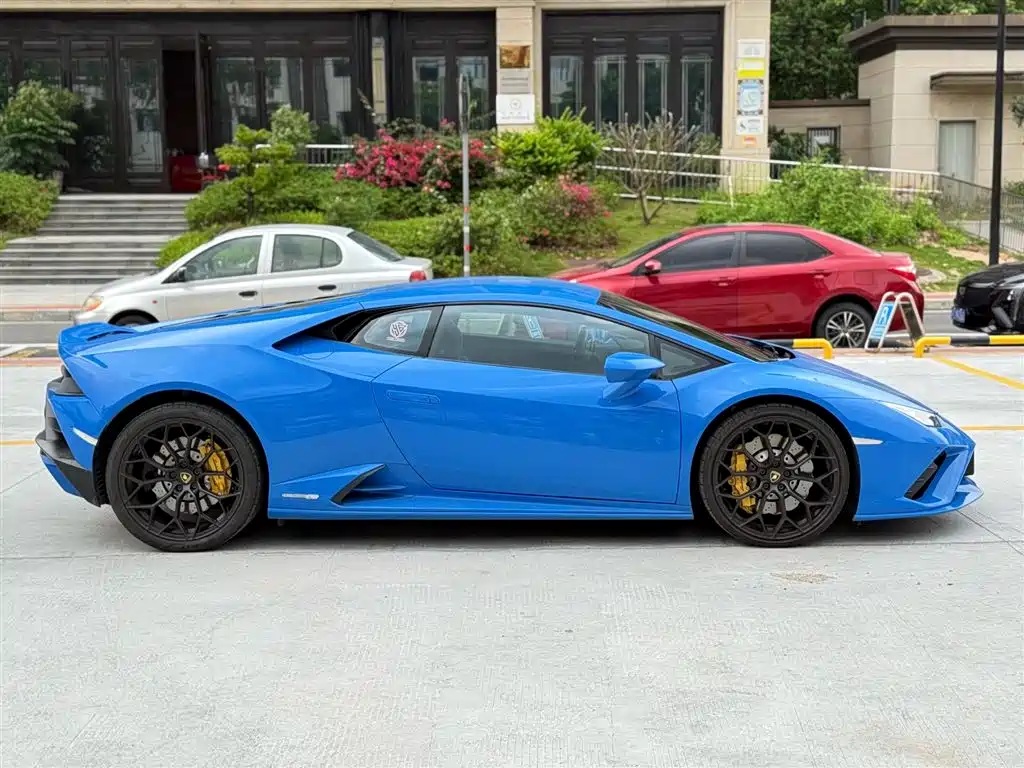 LAMBORGHINI HURACÁN