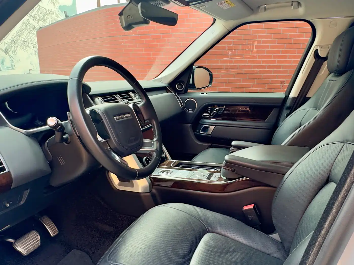 Land Rover Range Rover 2021 3.0 L6 Heritage Extended Classic Edition фото 7