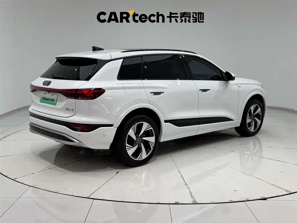 AUDI Q6L E TRON