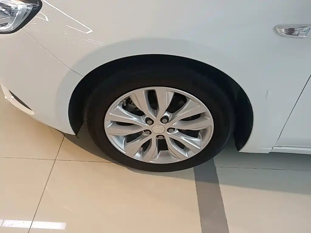 Фото 25 - Buick Excelle
