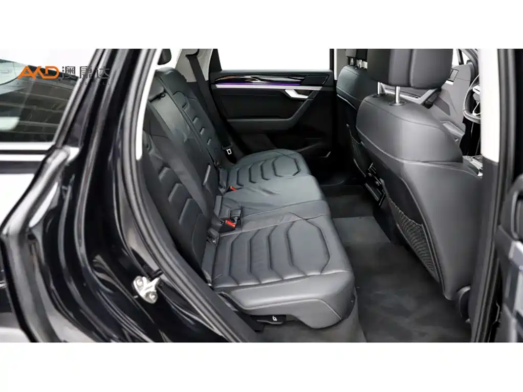 Volkswagen Touareg 2021 3.0TSI Sharp Edition with Gloss Black Sports Package фото 8