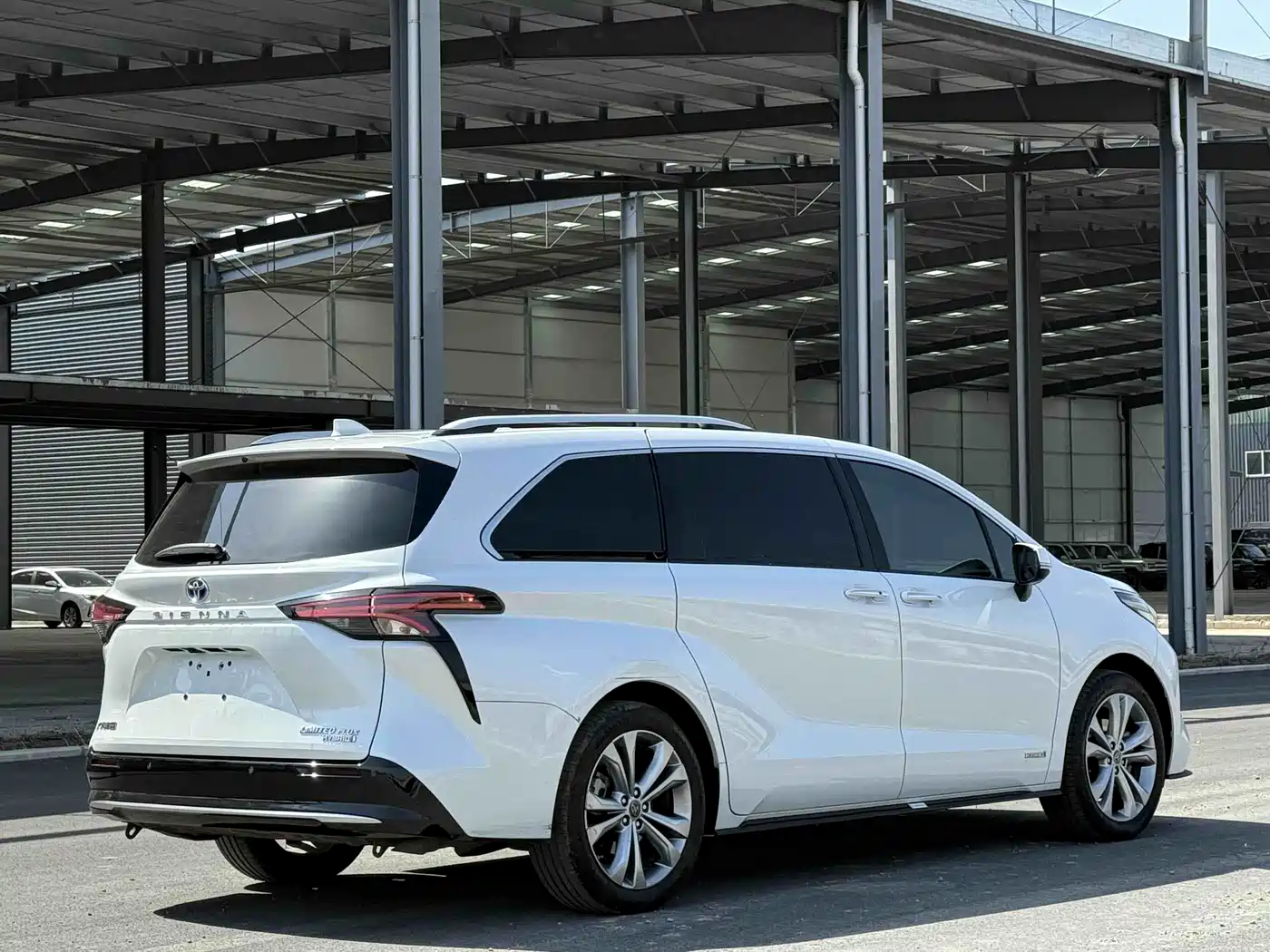 Toyota Sienna 2023 2.5L Hybrid Ultimate Edition фото 14