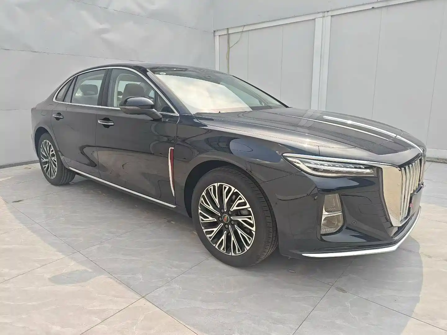 صورة 3 - Hongqi H5
