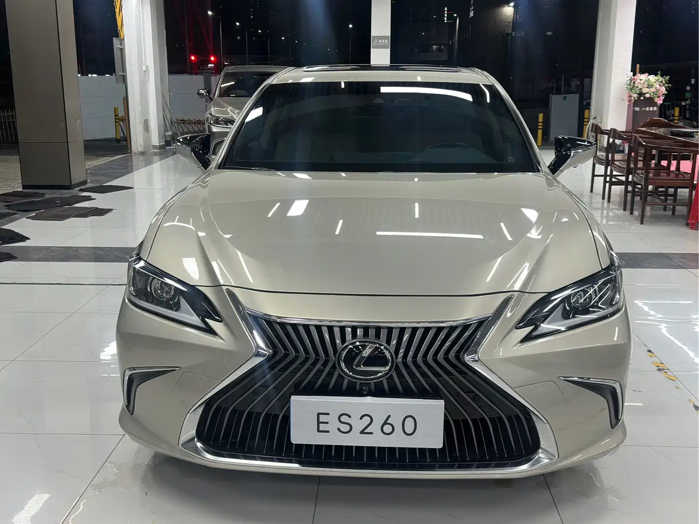 Фото 2 - Lexus ES