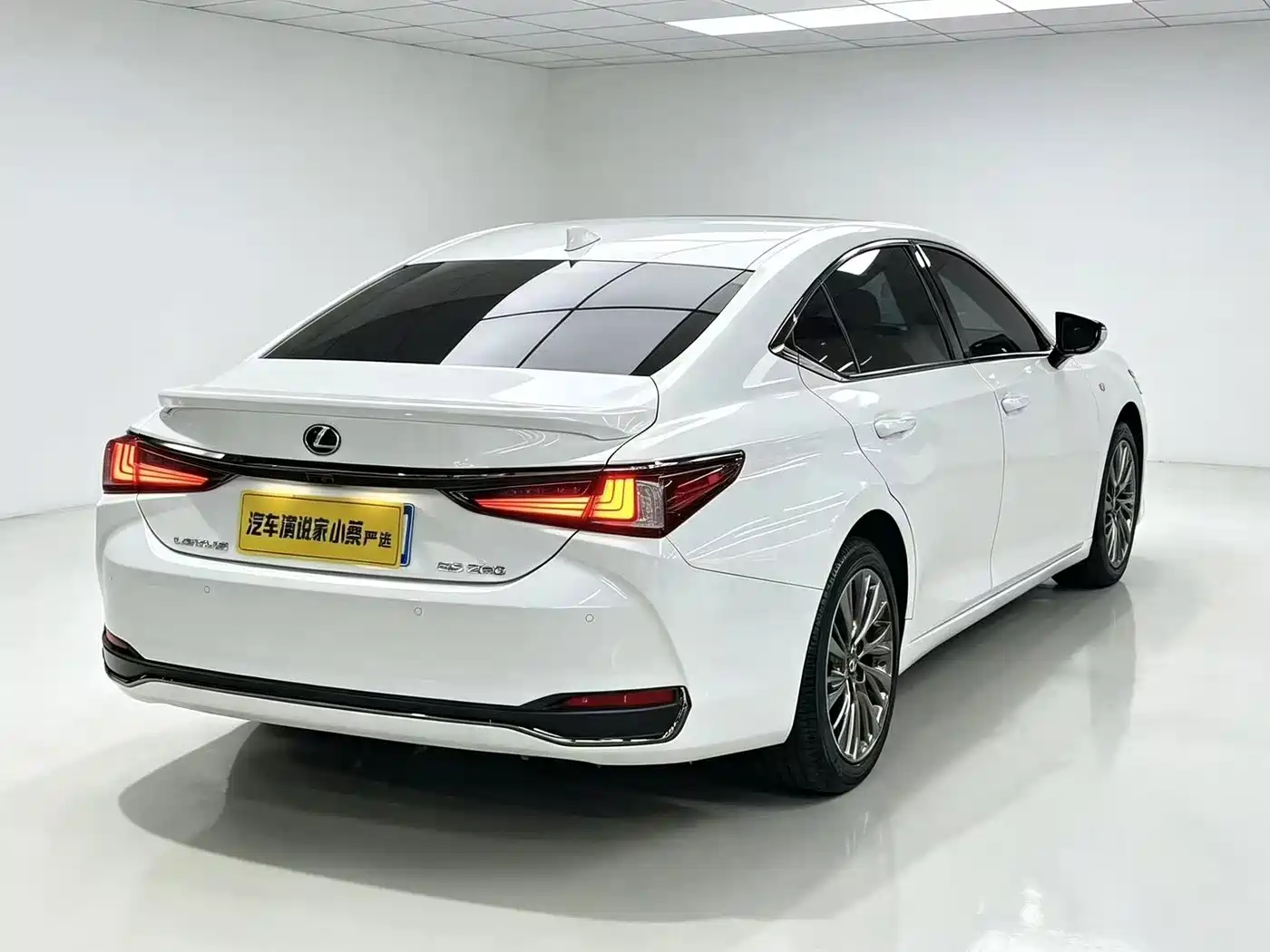 Фото 5 - Lexus ES