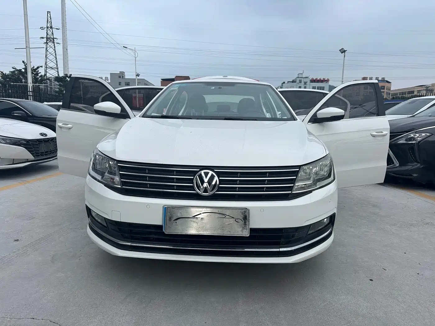 Volkswagen Lavida 2017 1.6L Automatic Comfort Edition фото 4