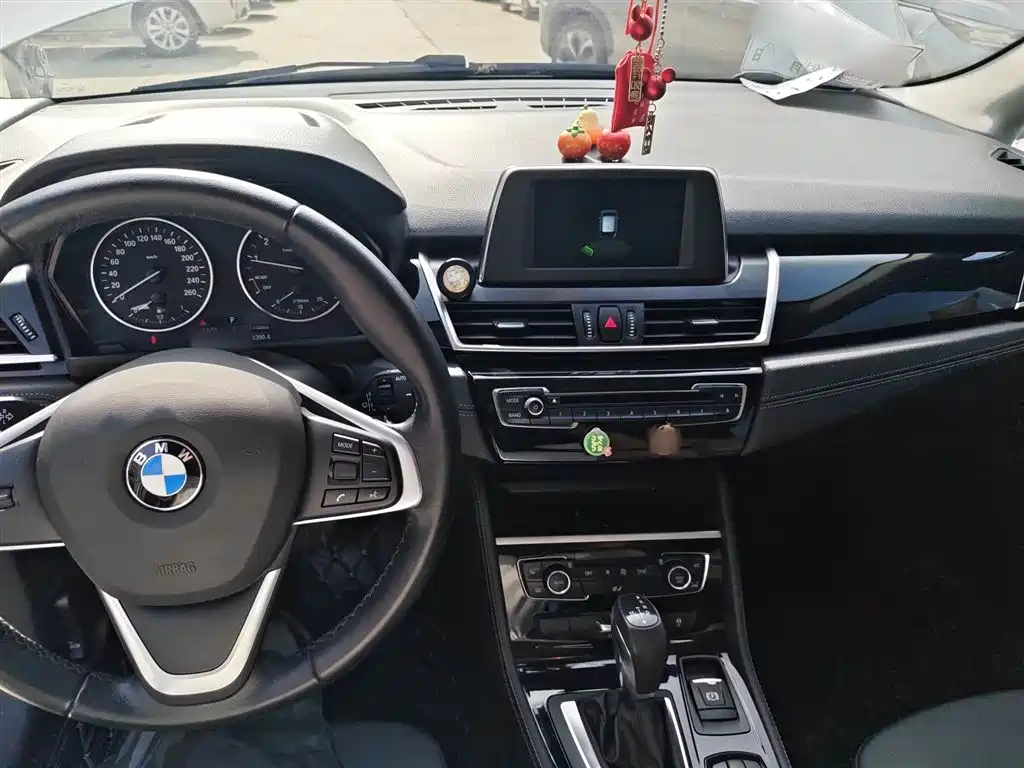 BMW 2 Series Touring 2016 218i Sport Design Package фото 6