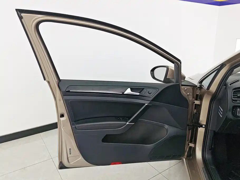 Фото 7 - Volkswagen Golf