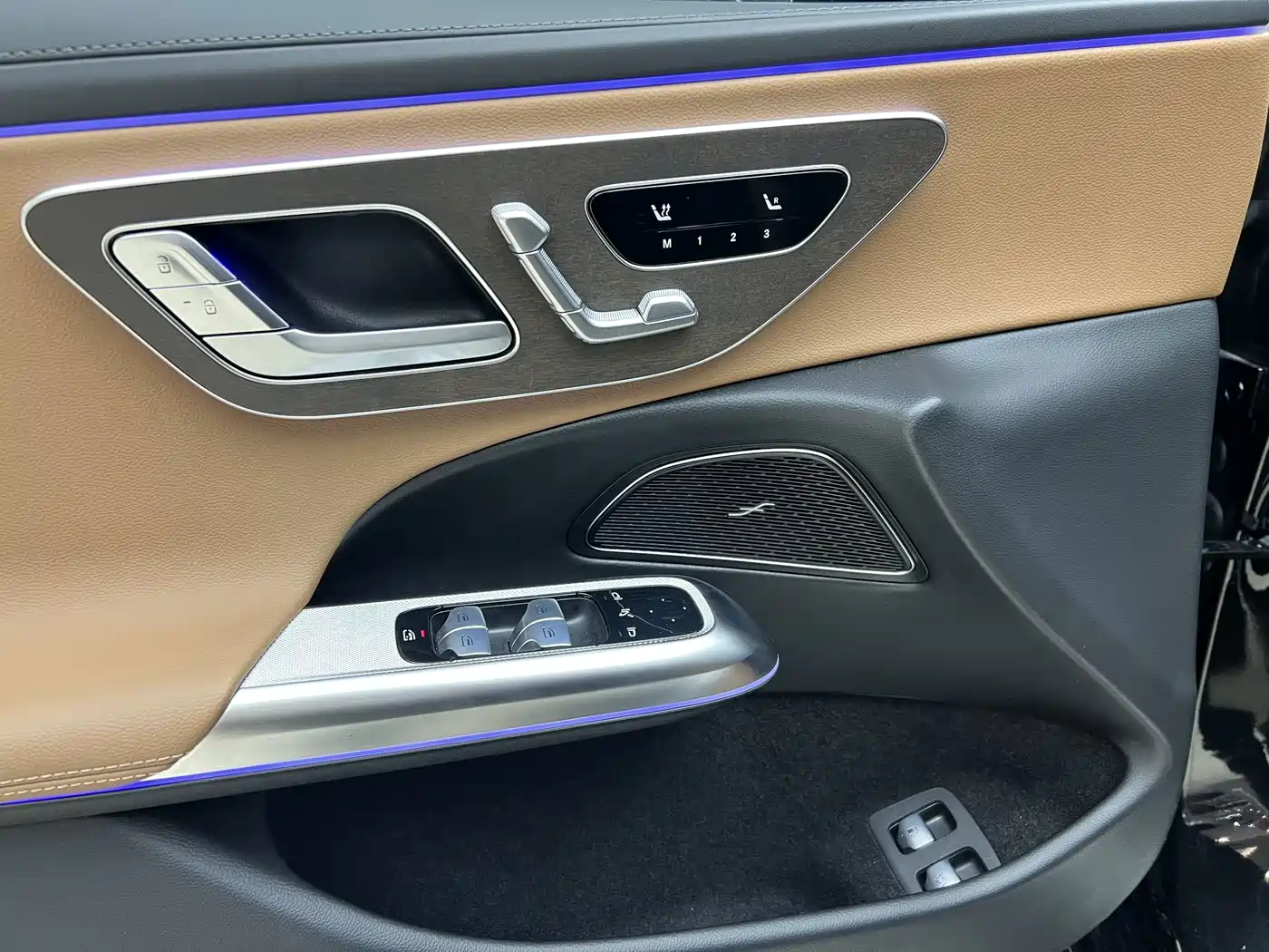 Mercedes-Benz E-Class New Energy 2024 2024 E 350 e L Plug-in Hybrid Sedan