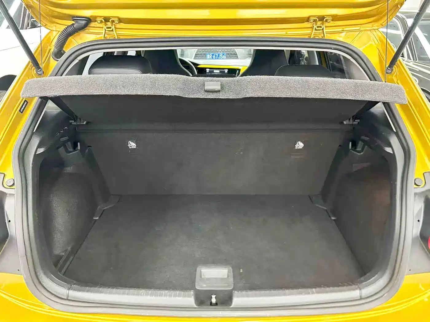 Volkswagen Polo 2019 Plus 1.5L Automatic Colorful Tech Edition фото 19