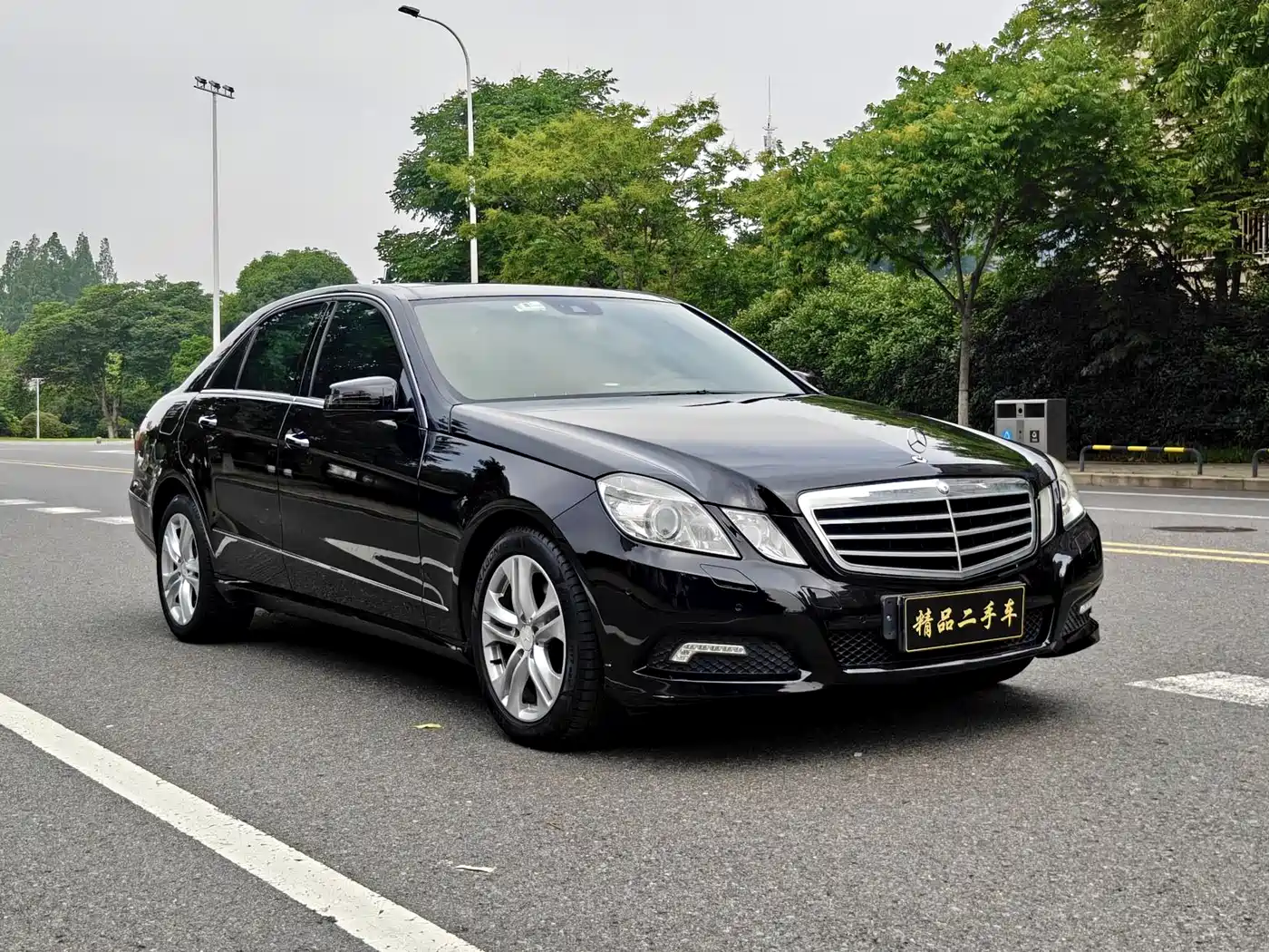 Mercedes-Benz E-Class (Import) 2010 Model E 300 Elegance Luxury Edition фото 3