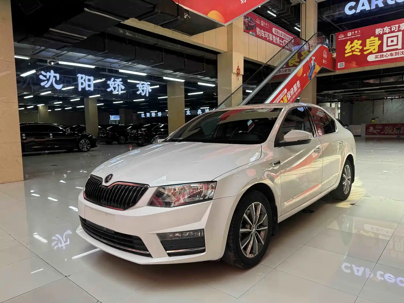 Škoda Octavia 2017 1.6L Automatic Pioneer Edition фото 3