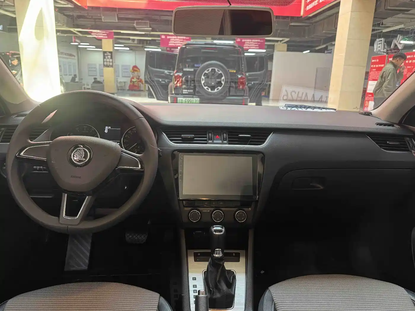 Škoda Octavia 2017 1.6L Automatic Pioneer Edition фото 5