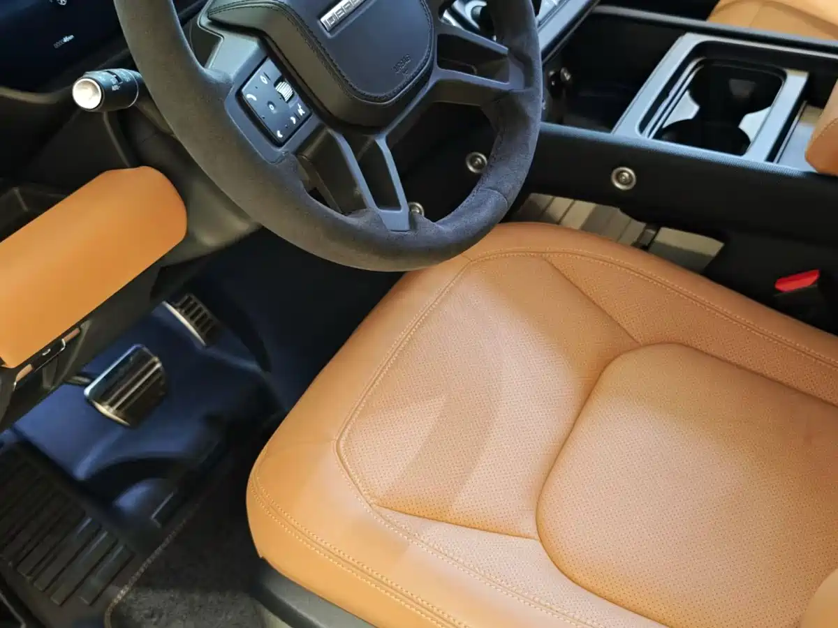 Land Rover Defender 2024 110 5.0T V8 фото 5