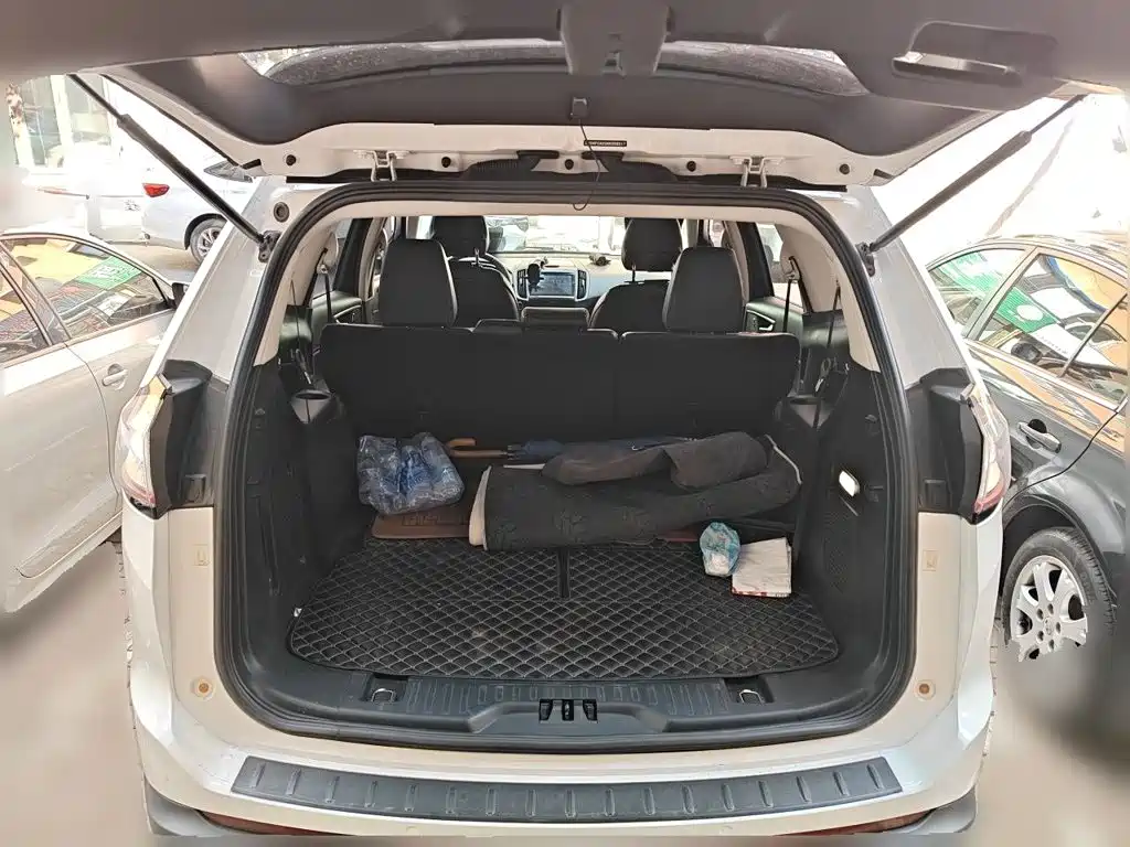Фото 20 - Ford Edge