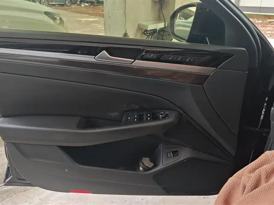 Volkswagen Phideon 2018 Facelift 380TSI FWD Business фото 7