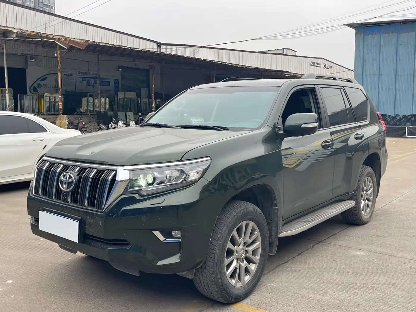 Toyota Prado 2018 3.5L Automatic TX-L NAVI Rear-mounted Spare Tire