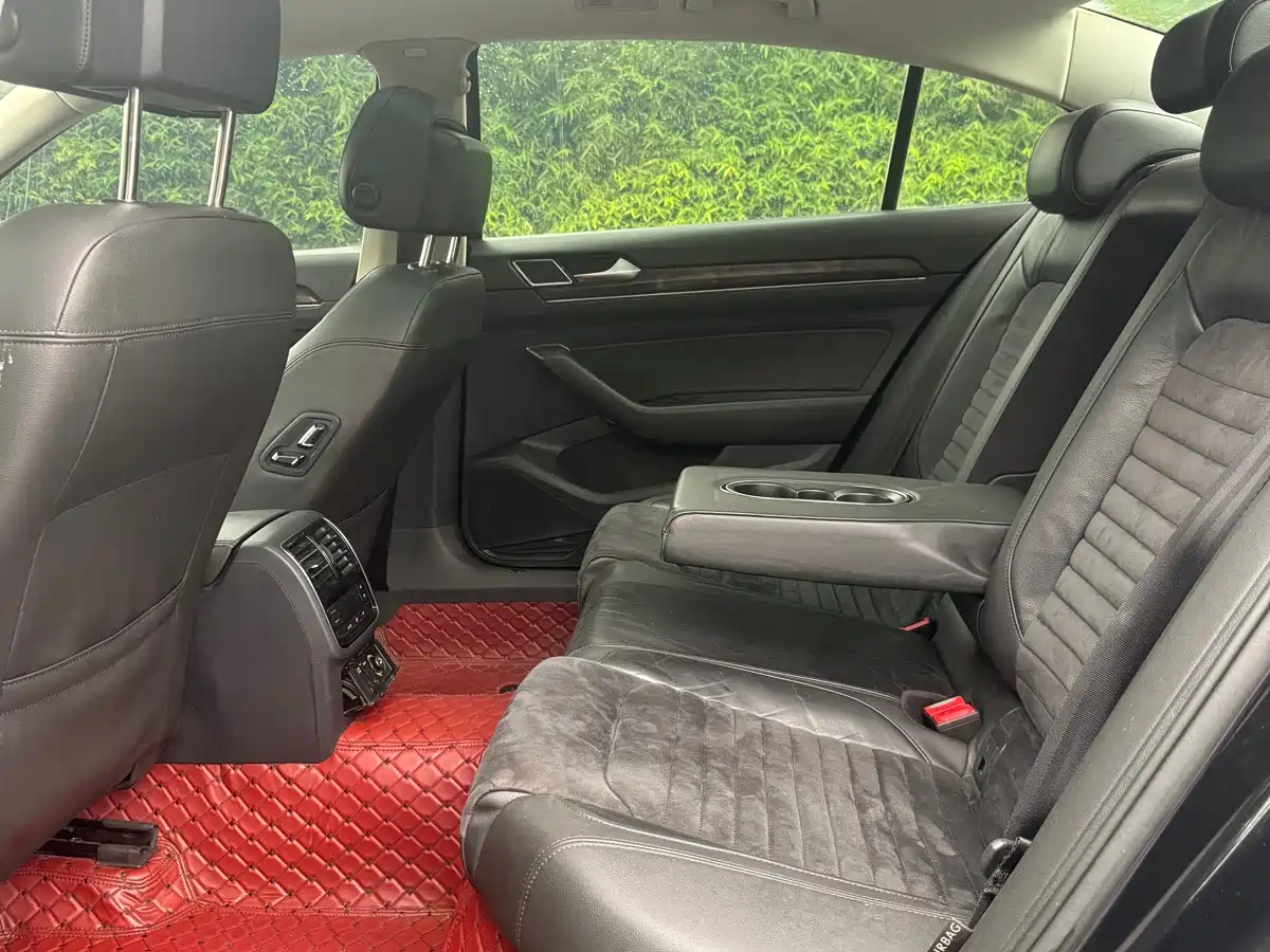 Volkswagen Magotan 2017 330TSI DSG Luxury фото 5