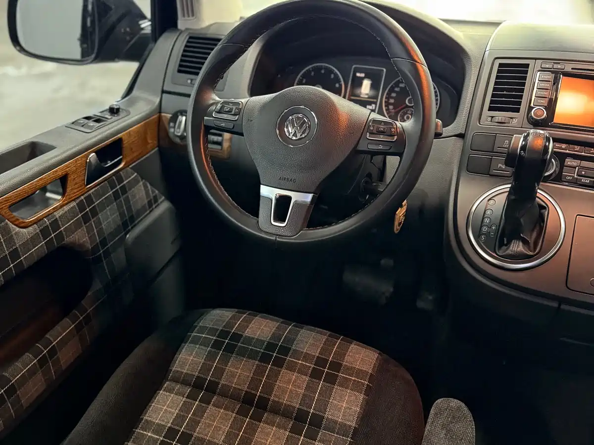 Volkswagen Multivan 2014 2.0TSI AWD Executive фото 7
