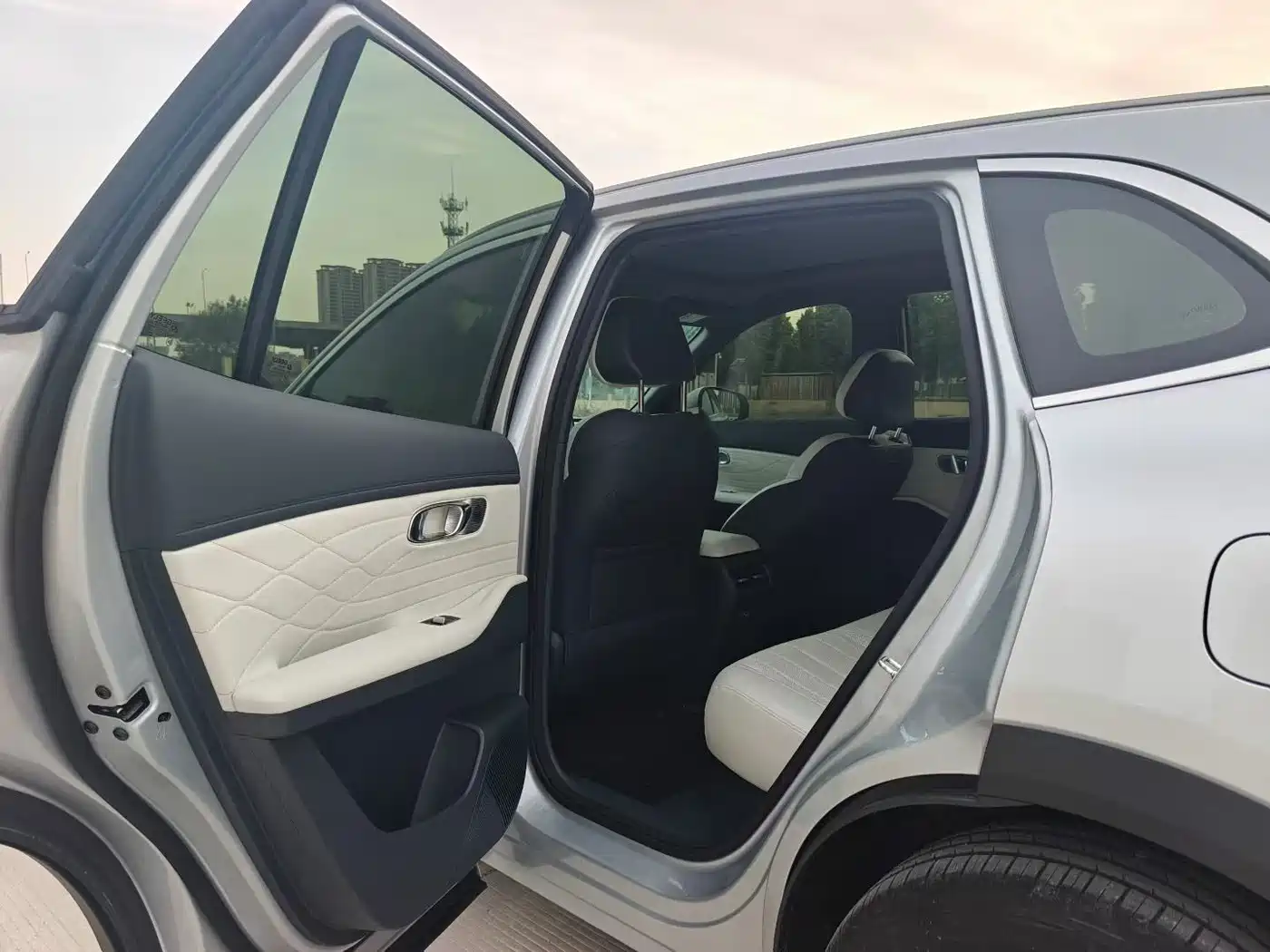Geely Galaxy Galaxy Starship 7 EM-i 2025 Model 120km Voyage+ Edition фото 9