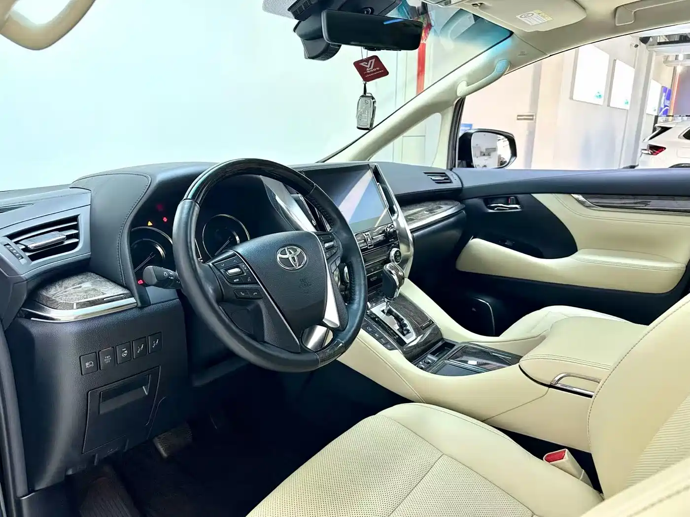 Toyota Vellfire 2021 Crown Hybrid 2.5L HV Premium Edition фото 9