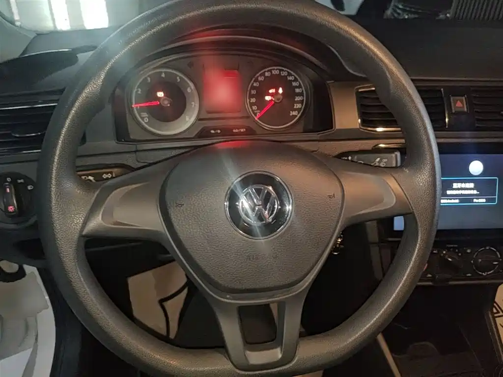 Volkswagen Santana 2016 1.6L Manual Trend Edition фото 11