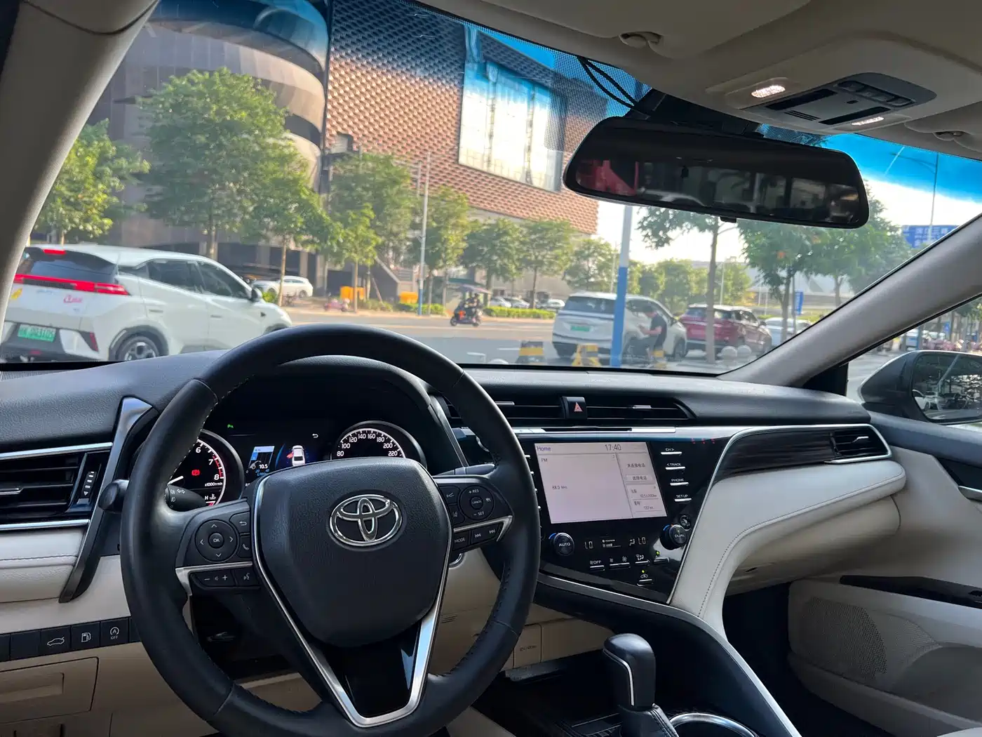 Toyota Camry 2018 2.5G Luxury Edition фото 14