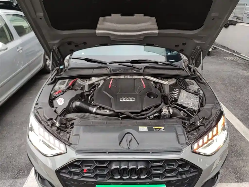 AUDI S4