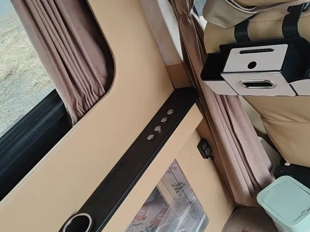 SAIC Maxus Xintu V90 2019 2.0T Automatic Zhiduo Star RWD Single Tire Extended Wheelbase Super High Roof 7-Seater фото 14