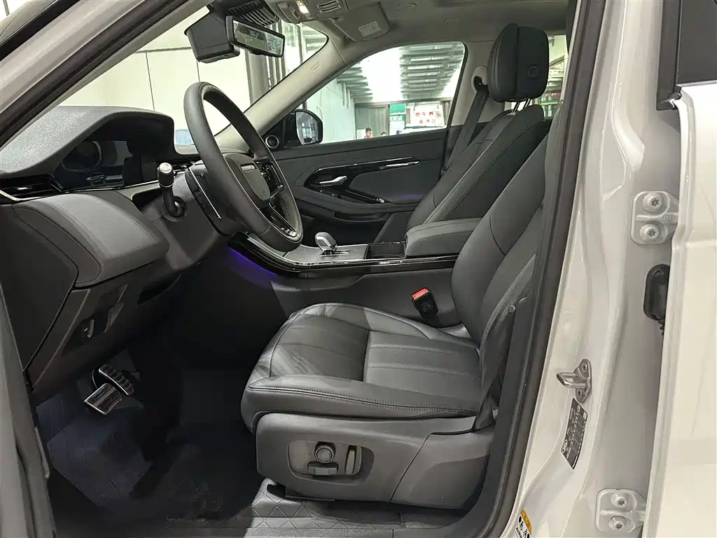 Land Rover Range Rover Evoque 2026 Range Rover Evoque L SE фото 7