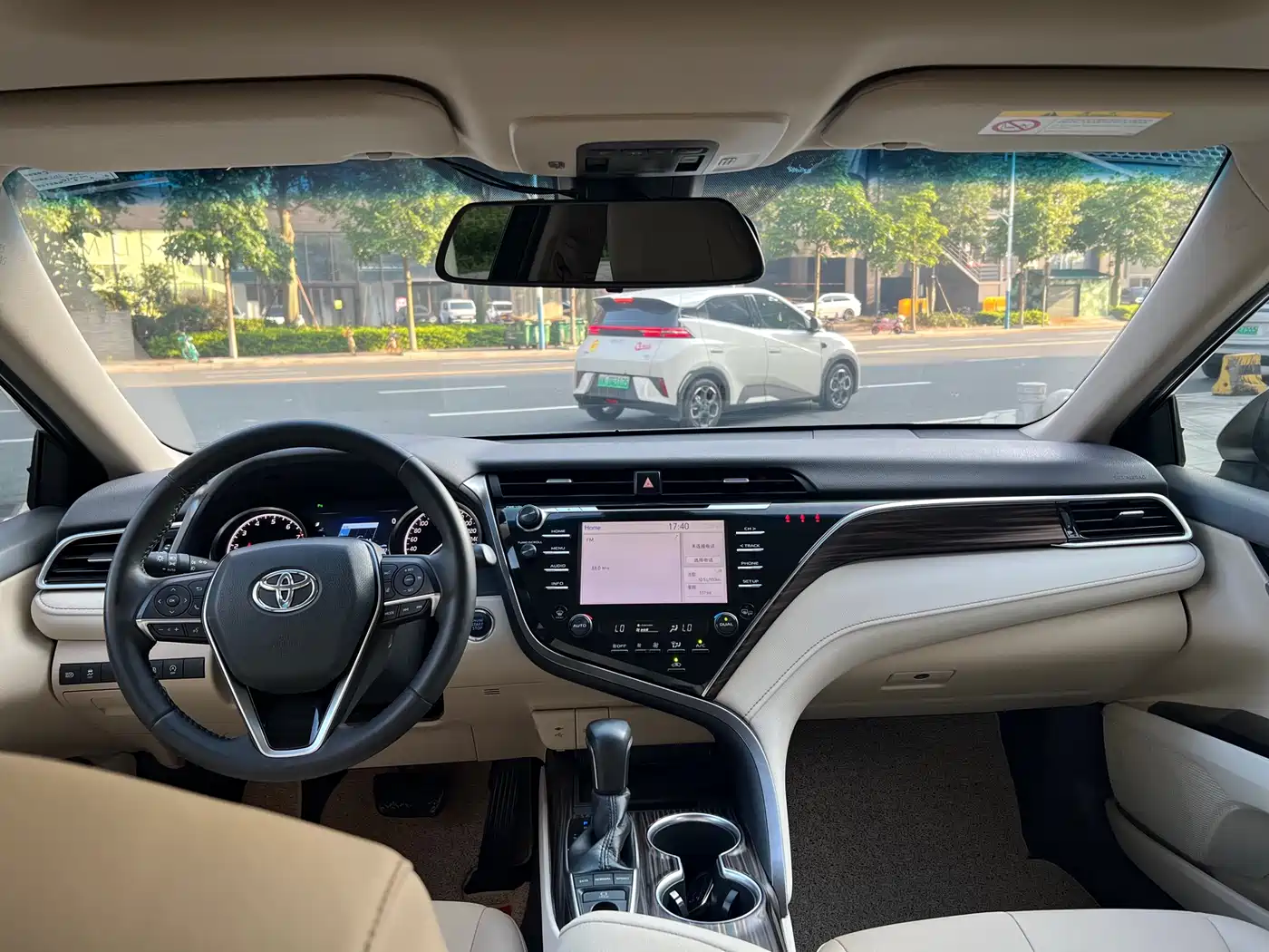Toyota Camry 2018 2.5G Luxury Edition фото 12