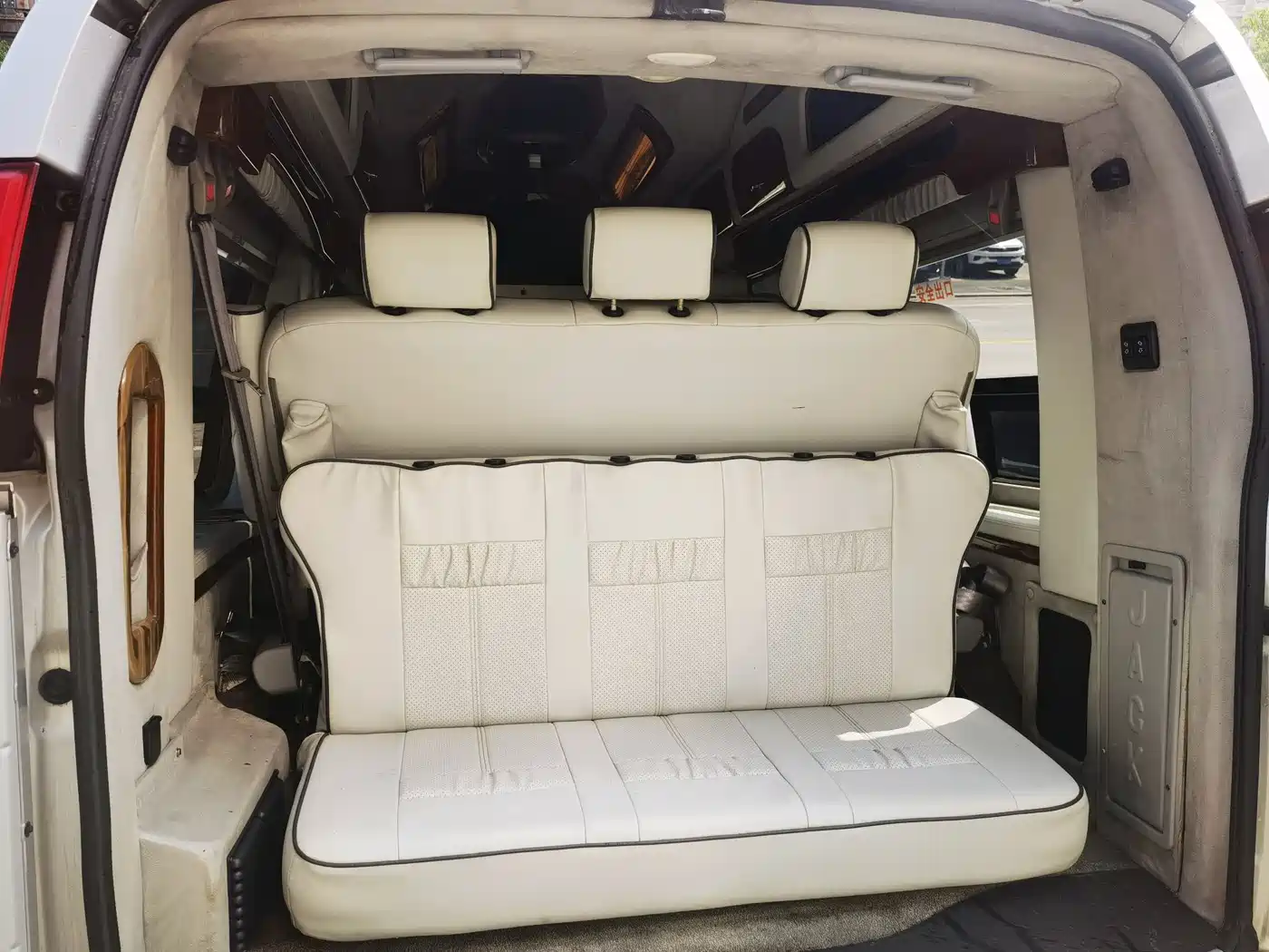 GMC Savana 2012 2011 6.0L Business Star 10-seater