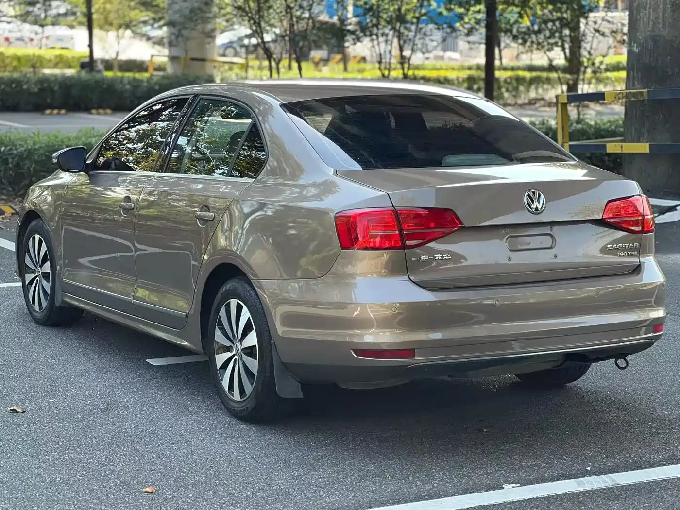 Volkswagen Sagitar 2017 180TSI Automatic Leading фото 6