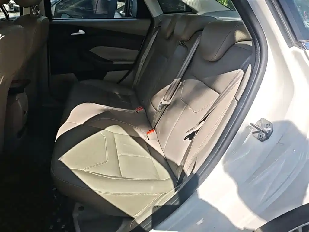 Photo 17 - Ford Focus