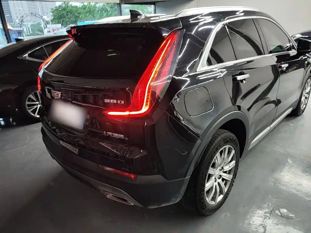 Photo 4 - Cadillac XT4
