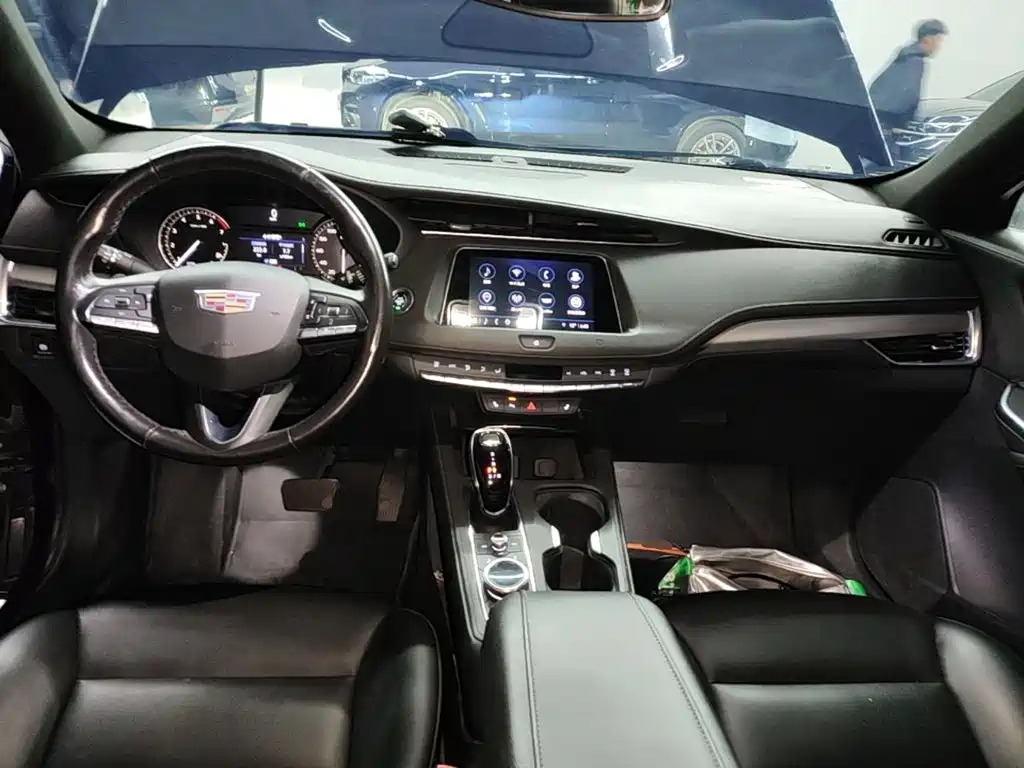Photo 6 - Cadillac XT4