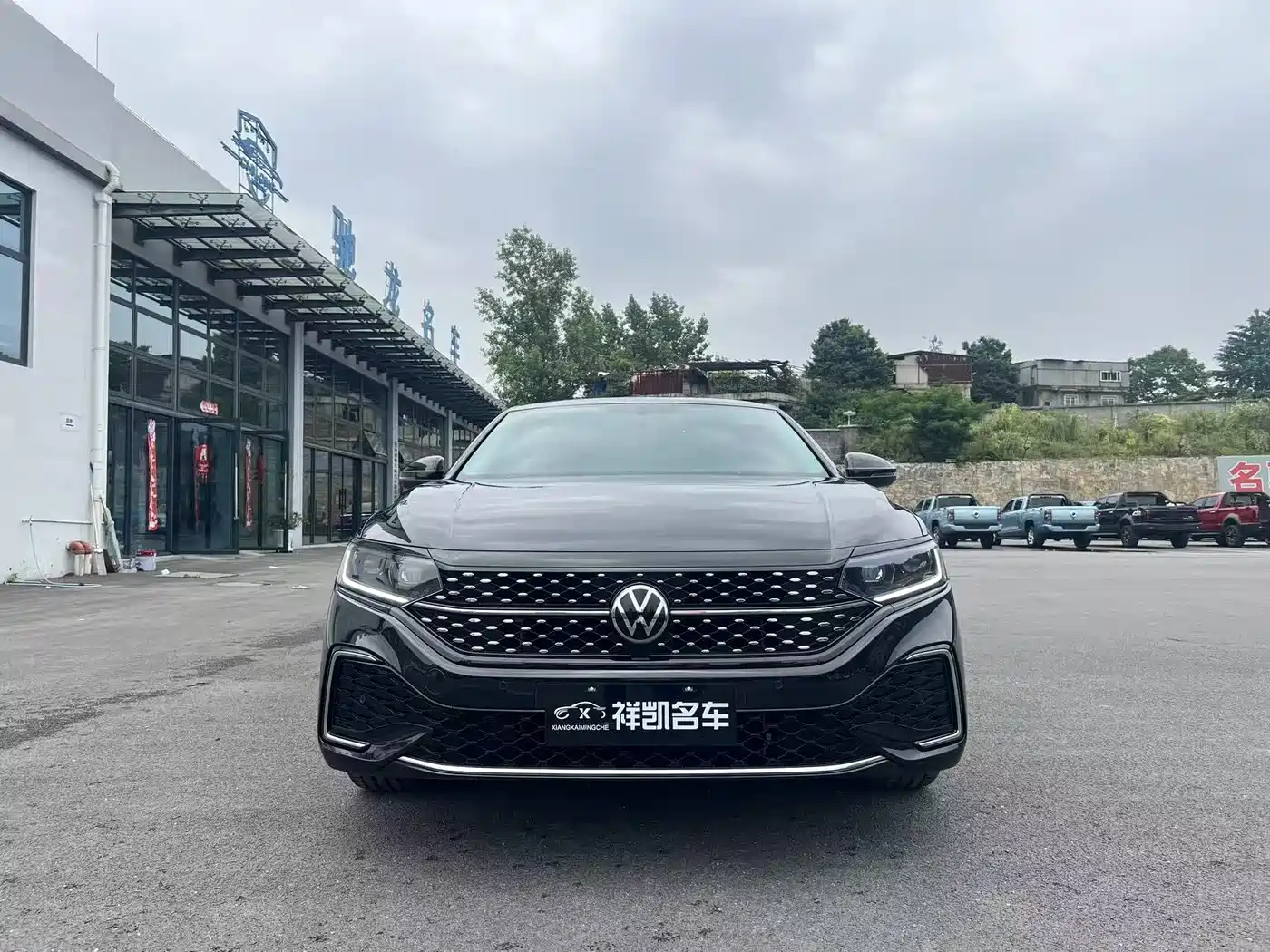 Volkswagen Passat 2025 Outstanding 330TSI Starlight Elite Edition фото 2