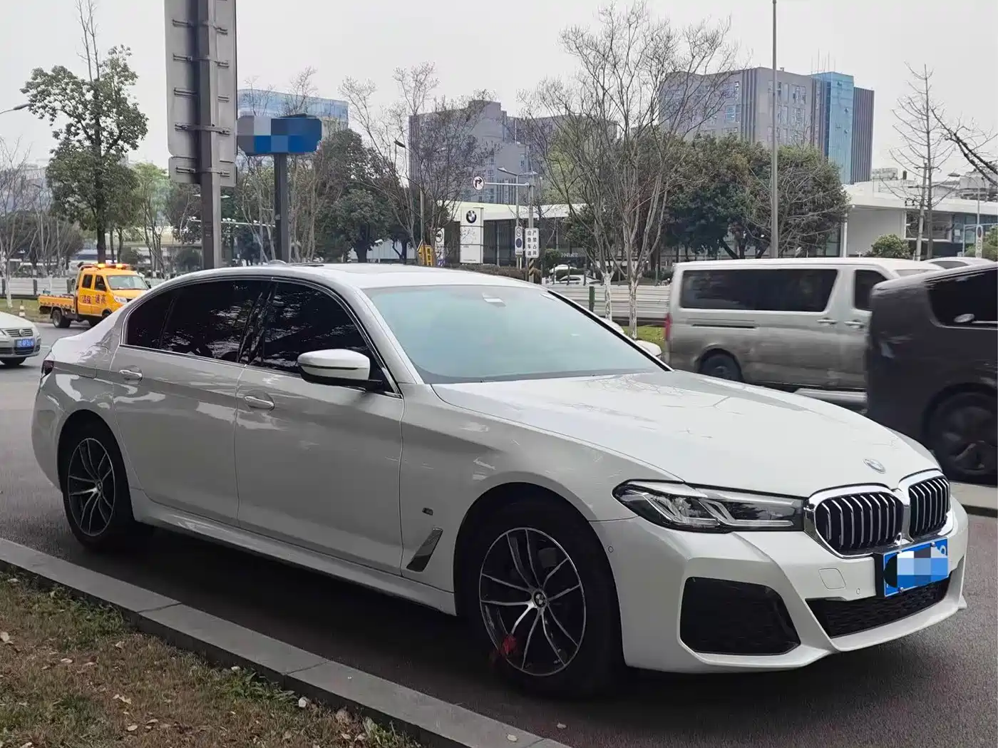 BMW 5 Series 2022 525Li M Sport Package фото 3