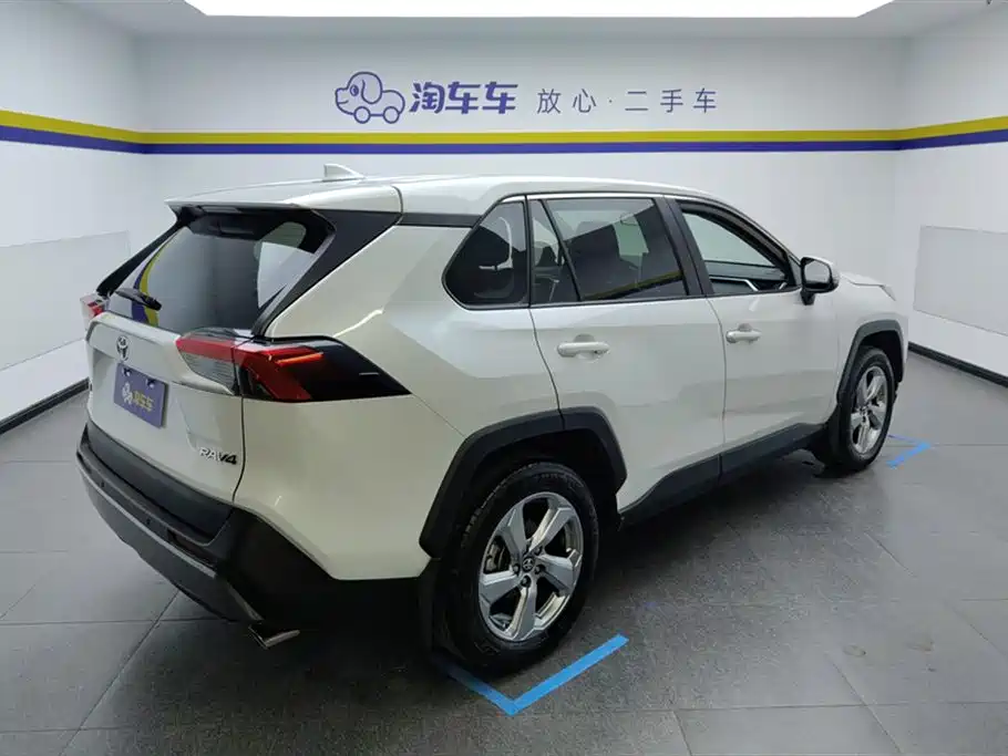 Toyota RAV4 Rongfang 2022 2.0L CVT 2WD Trend Edition фото 3